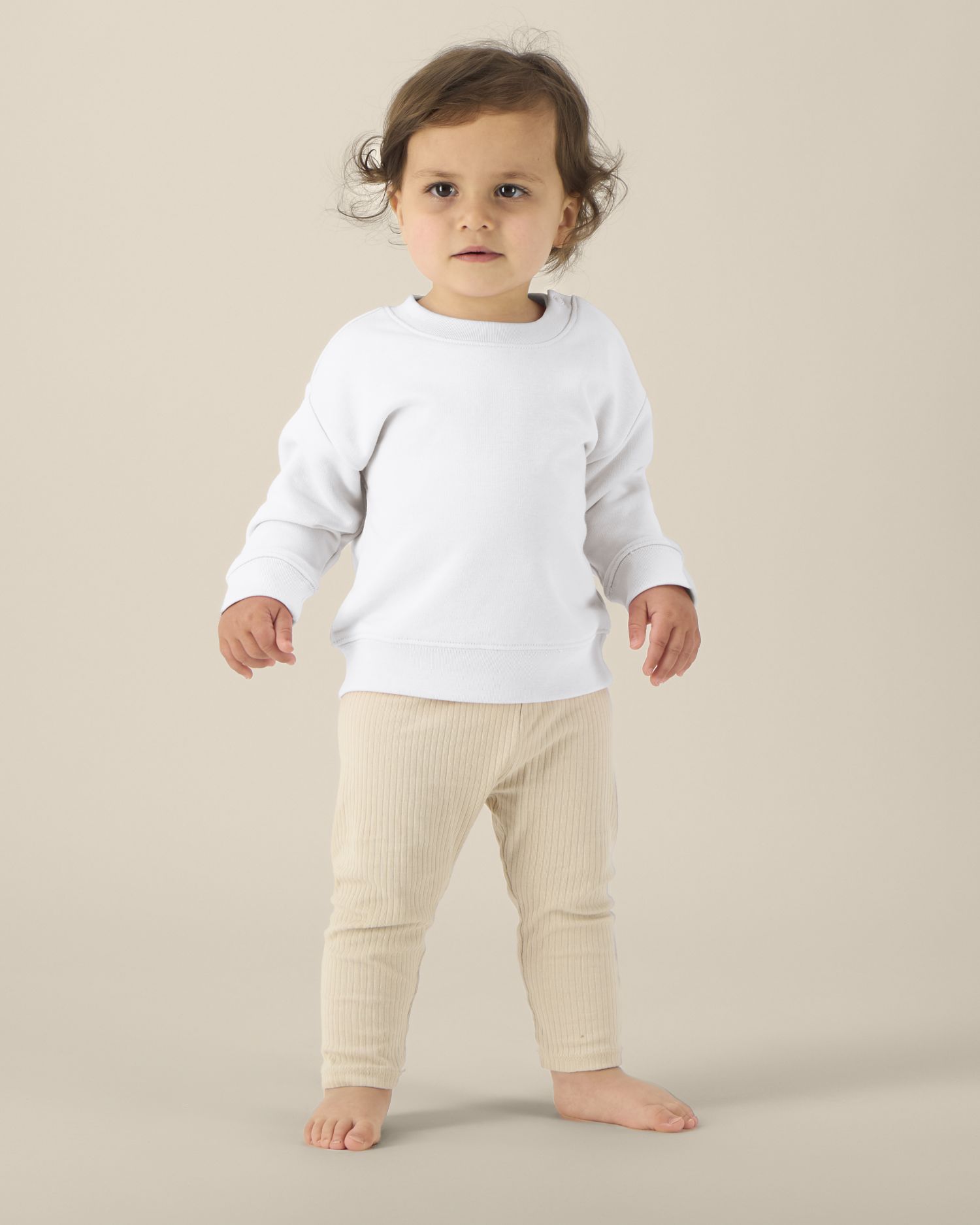 Vauvan collegepaita luomupuuvilla – Studio edestä