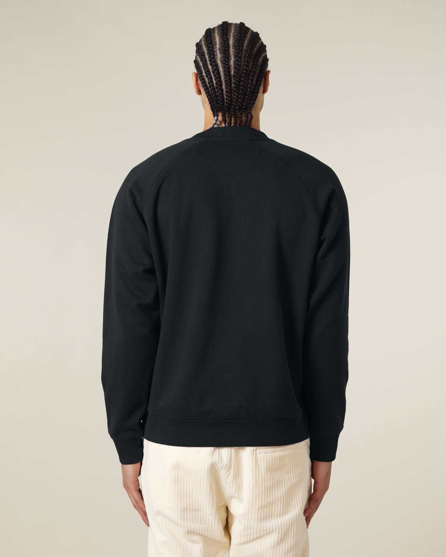 Unisex collegepaita luomupuuvilla 400g (relaxed fit) – Packshot edestä