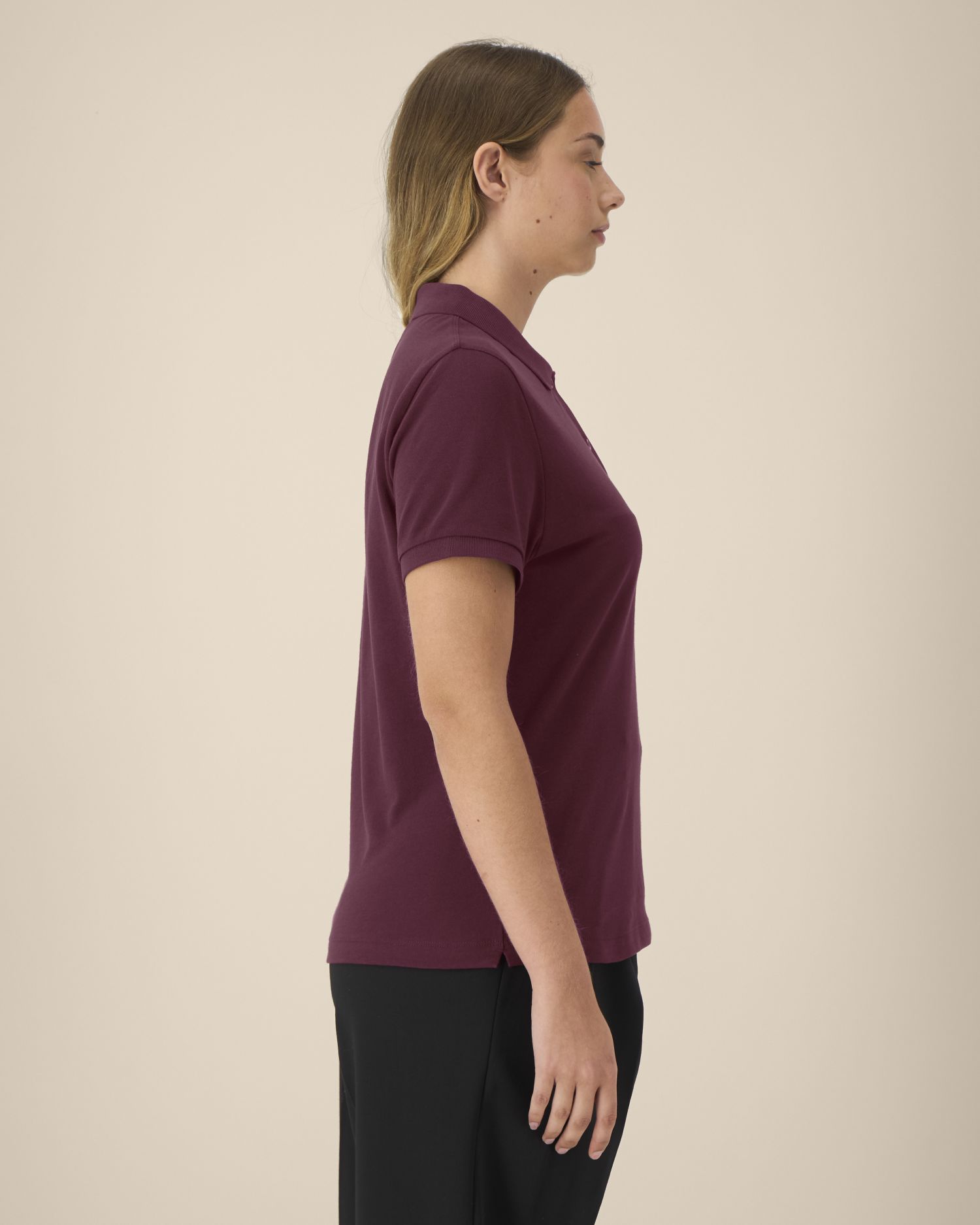 Naisten pikeepaita luomupuuvilla – Studio edestä