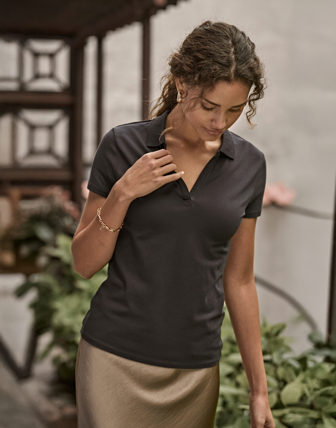 Luxury Stretch V-Neck Pikeepaita Ladies, orgaaninen puuvilla & elastaani, 215g – Studio takaa