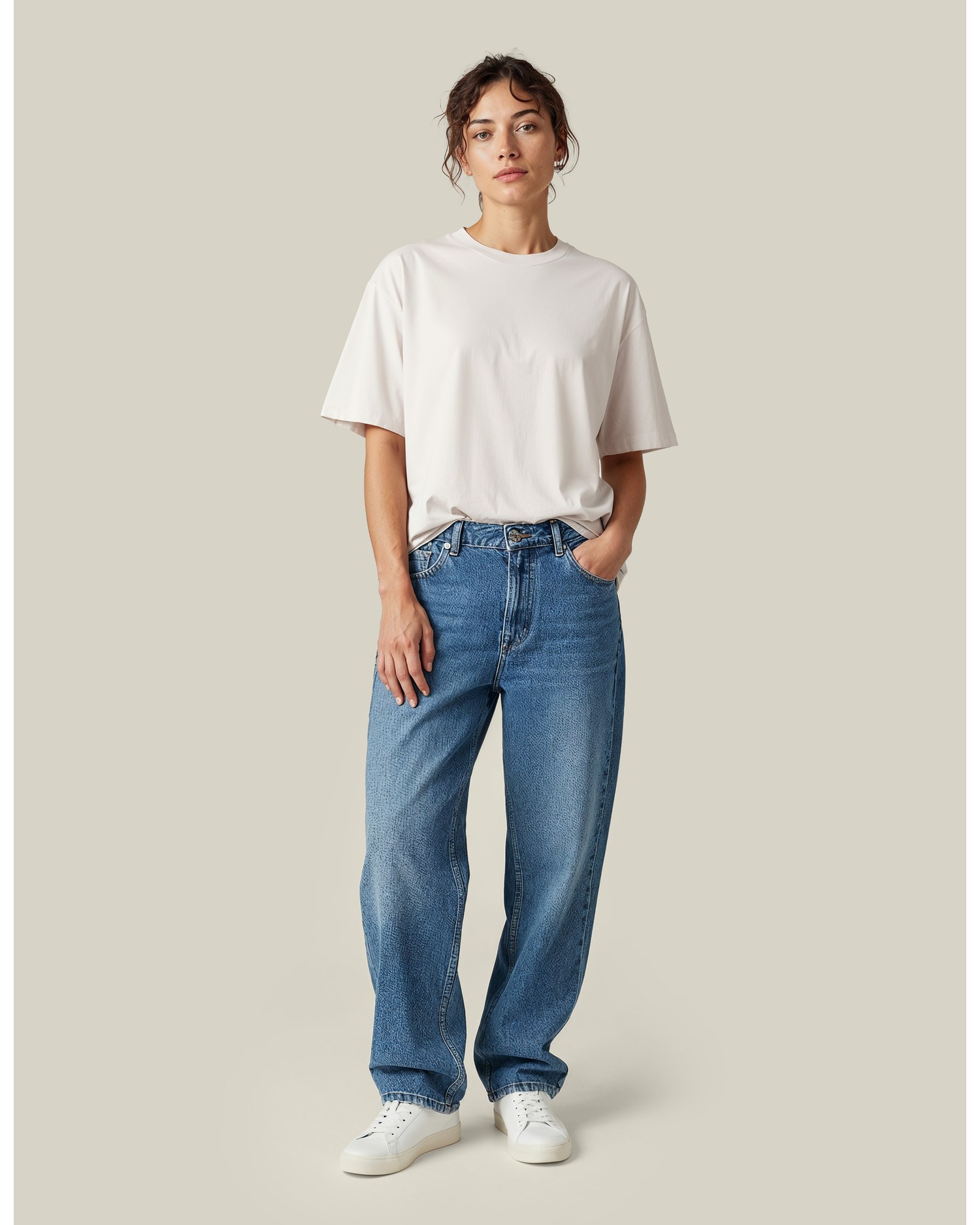 UM T-Shirt Loose Fit – Packshot edestä