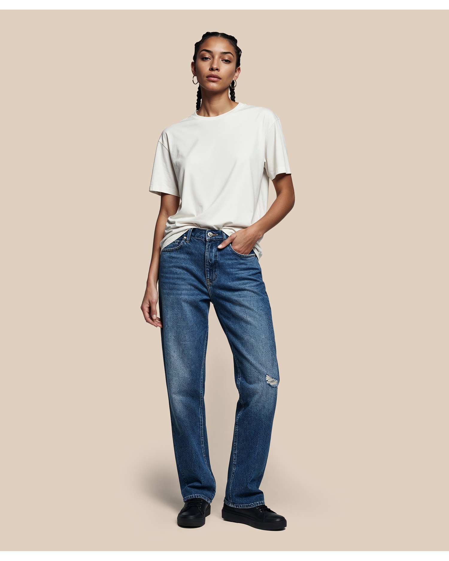 UM T-Shirt Loose Fit – Packshot takaa